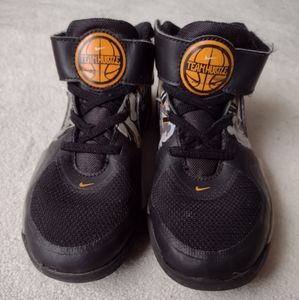 Boys Nikes size 13 Team Hustler